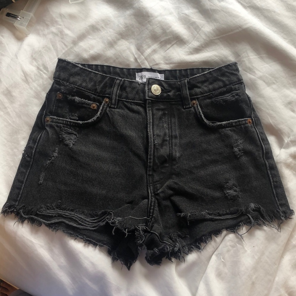 ZARA BLACK JEAN SHORTS
